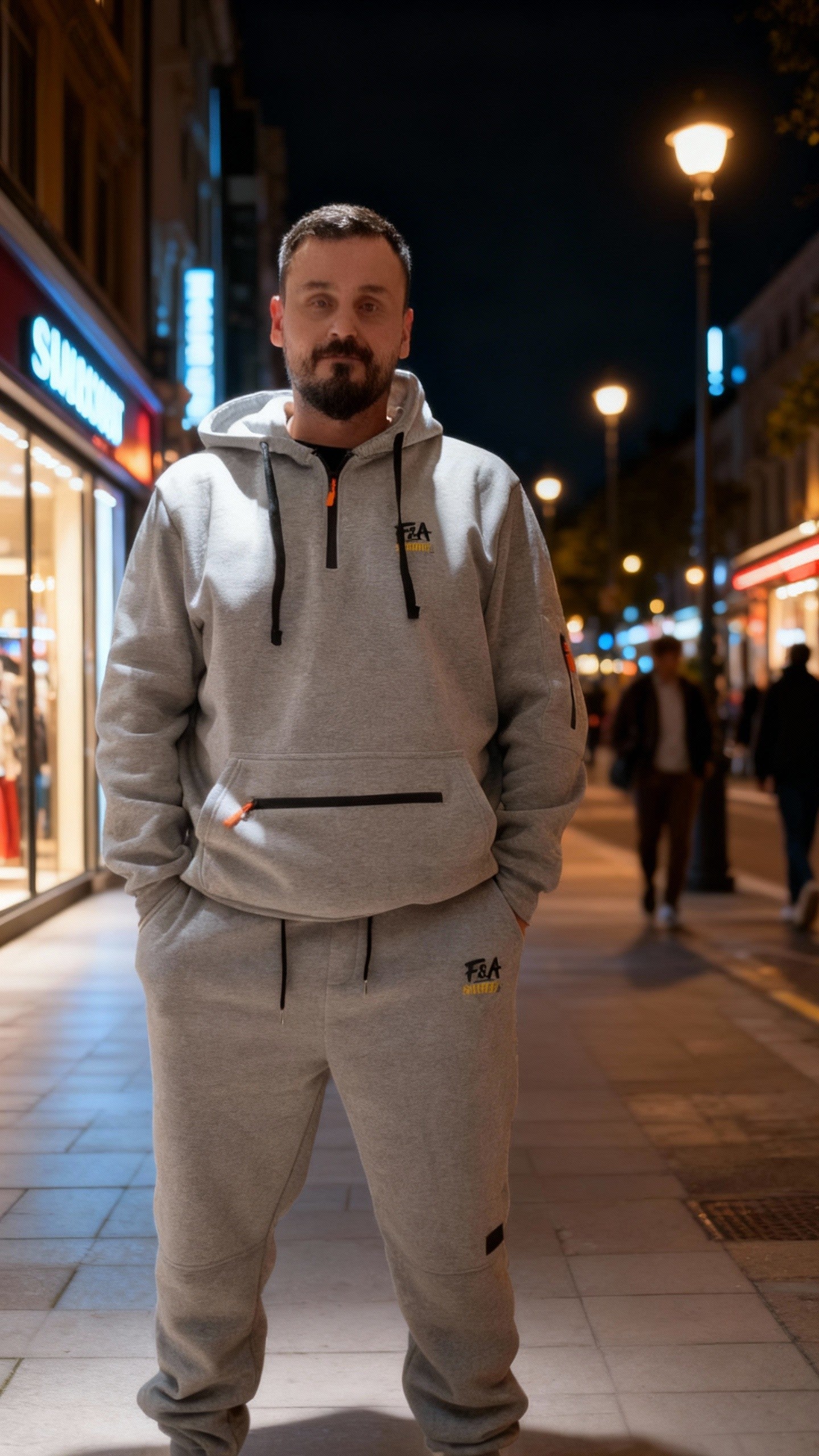 Huvtröja och joggingbyxor